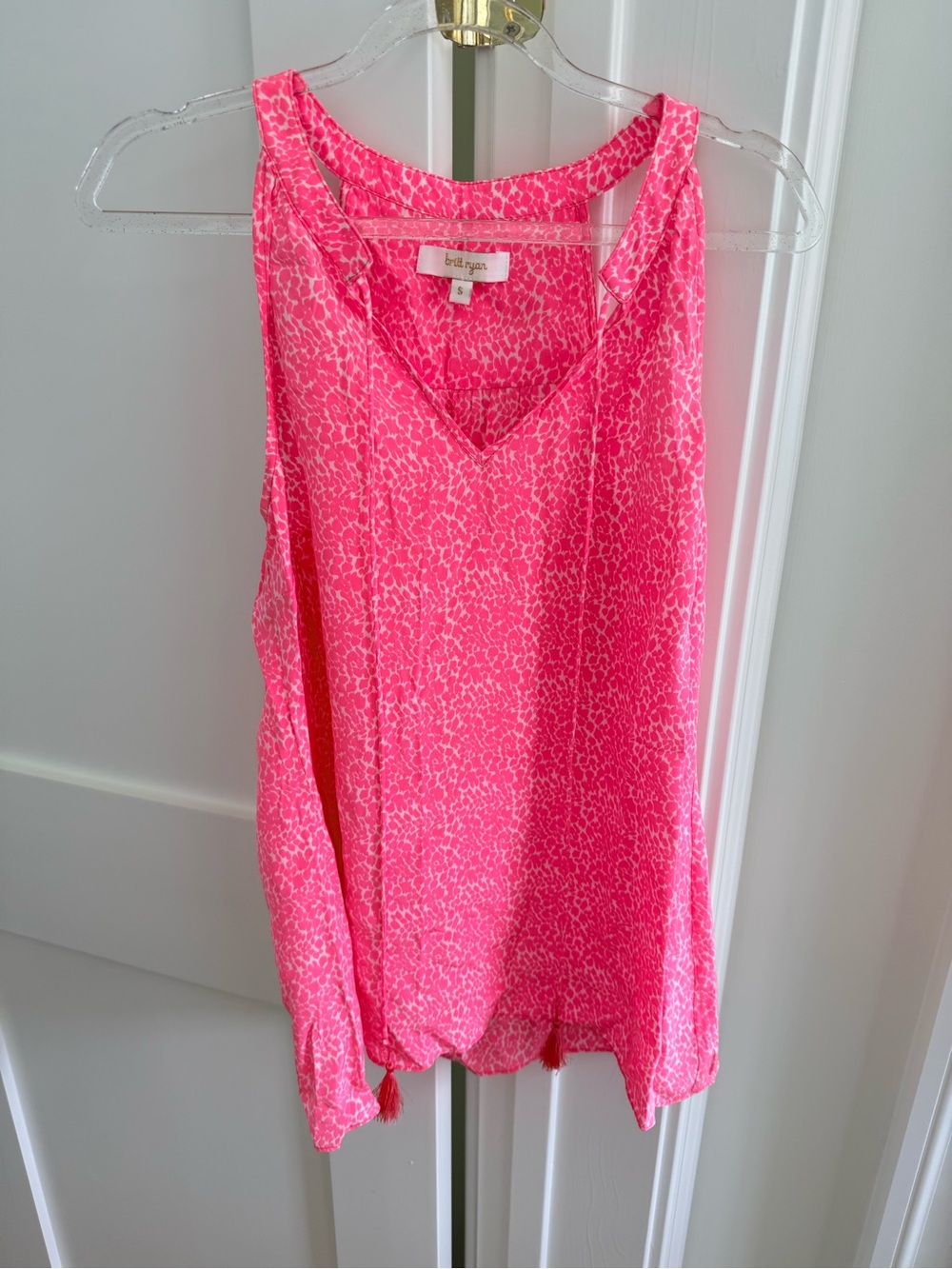 Britt Ryan Peach V-Neck Sleeveless Blouse